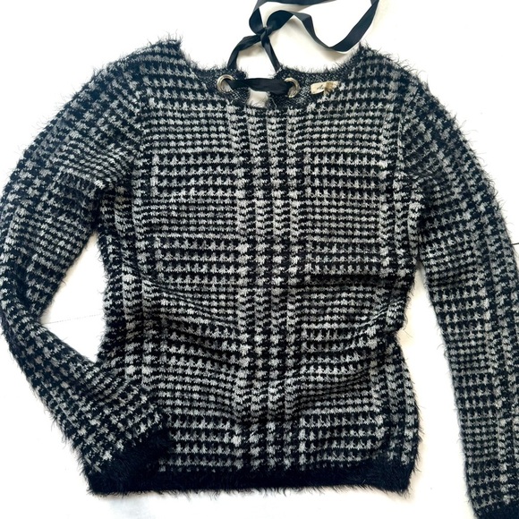 Ava couture fuzzy tie back pullover sweater ❤️ - Picture 3 of 8